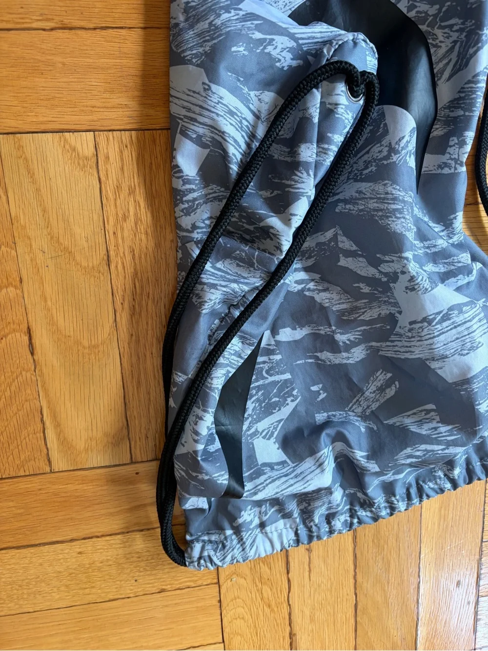 Nike Gray Camo Drawstring Gym Sack Back Pack. Nylon Lightweight. Soccer / School